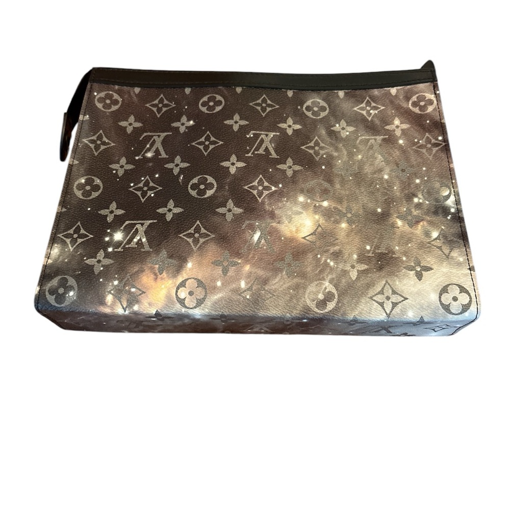 LOUIS VUITTON POCHETTE VOYAGE GALAXY MONOGRAM FULL INCLUSION - Picture 4 of 11